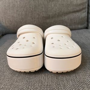 Platform Crocs Jibbits Included